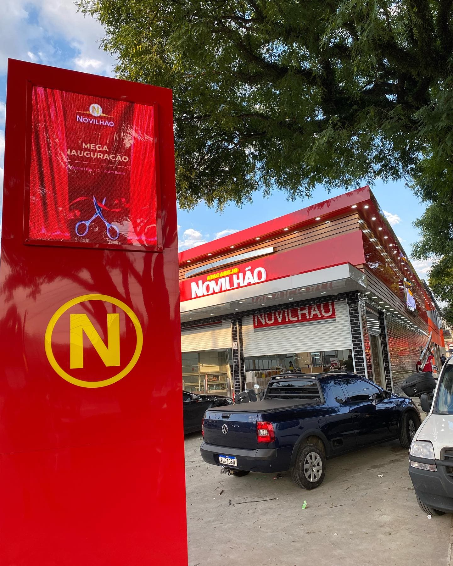 Projeto Atacarejo Novilhão realizado pela Lelo Comunicação Visual